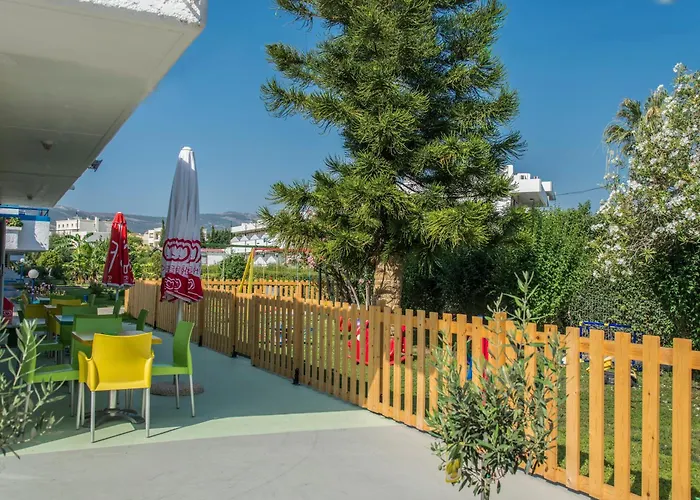 Yiannis Yard Studios & Apartments
