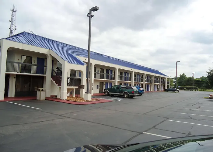 Motel 6-, Tn - East