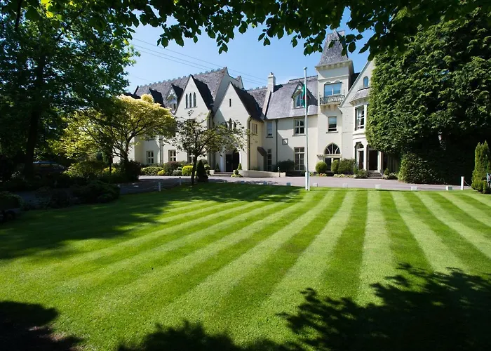 Glen-Yr-Afon House Hotel