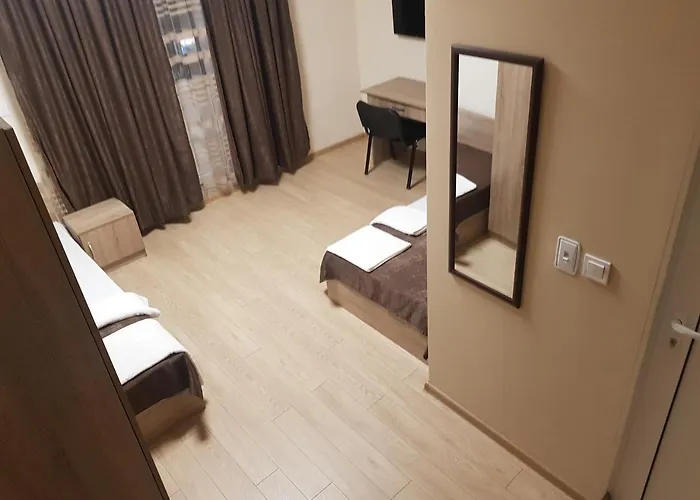Twain Apart&Rooms