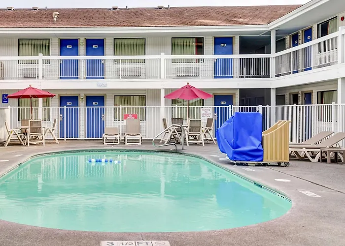 Motel 6-, Or - North