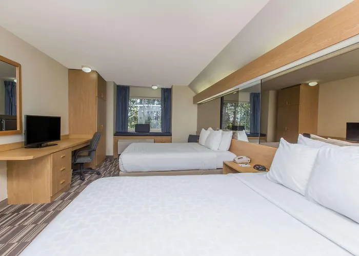 Baymont Inn & Suites By Wyndham Airport