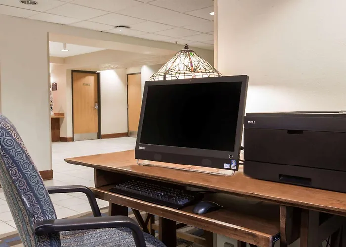 Baymont Inn & Suites By Wyndham Anchorage Airport