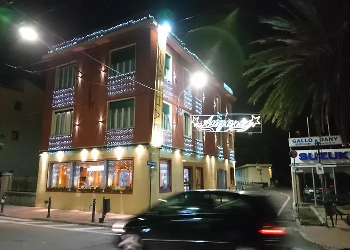 Hotel Raphael