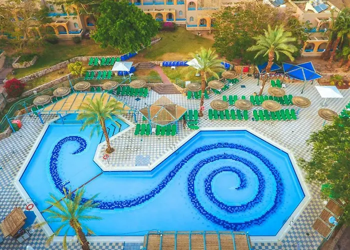 Club In - Coral Beach Villa Resort