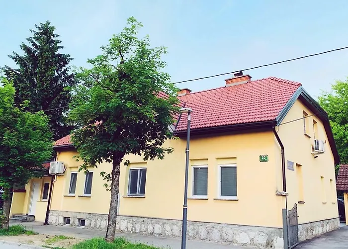 Lina Rooms Hostel