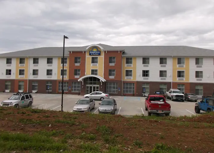 Days Inn & Suites By Wyndham Belmont