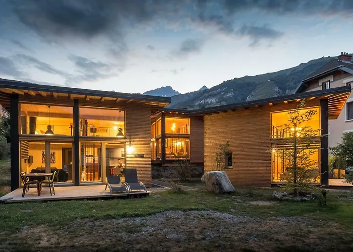 Les Lodges, by Refuges en ville