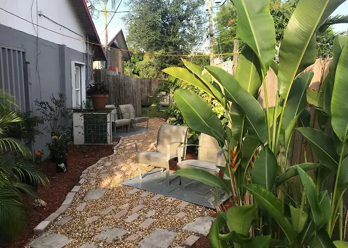 Inn Leather Guest House-Gay Male Only