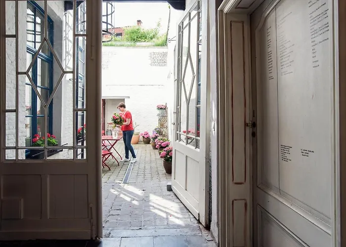 Ganda Rooms & Suites