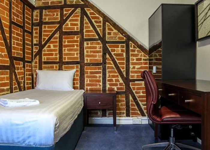 Heathrow Lodge