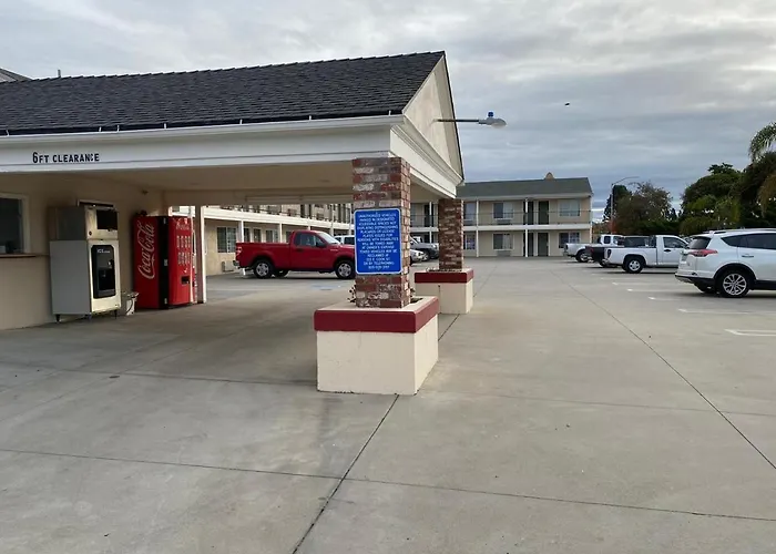 Colonial Motel