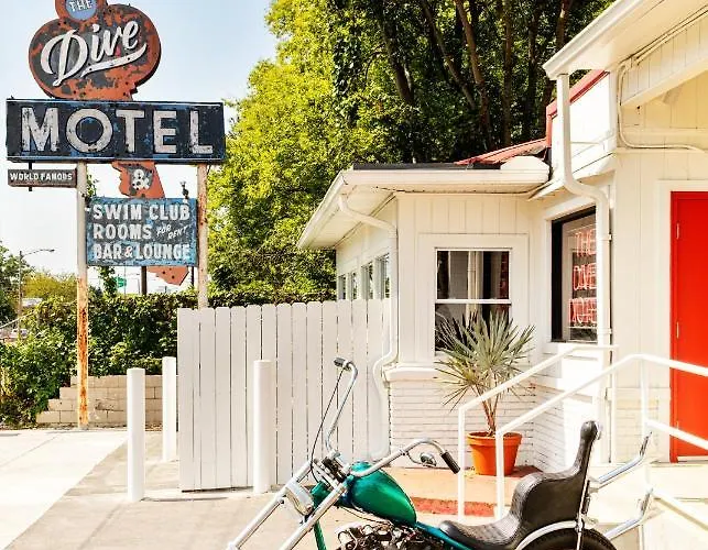 Dive Motel And Swim Club